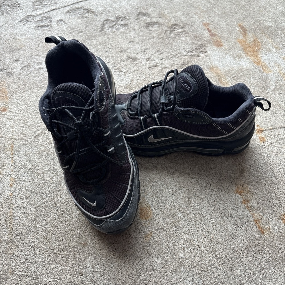 Nike Air Max 98 Size 8.5 US Black Metallic Silver Oil Grey